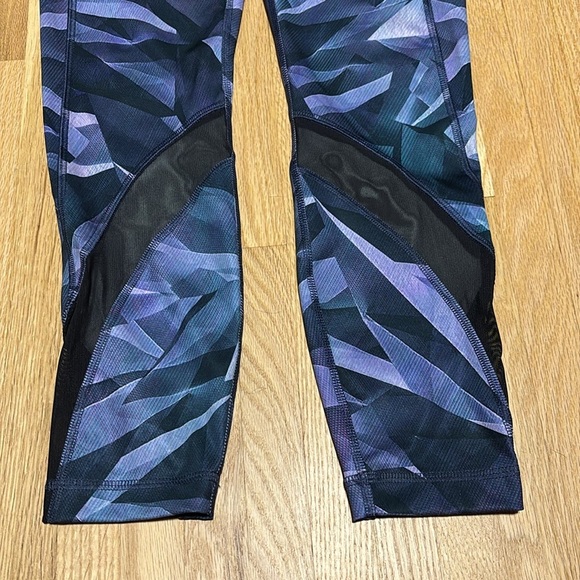 Lululemon Inspire Tight II (Mesh) Pretty Prism Multi / Black size 6 - Picture 4 of 10